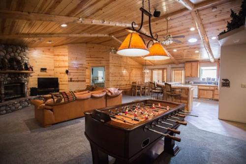 Luxury w Spa Foosball Near Summit - DeCarlo House
