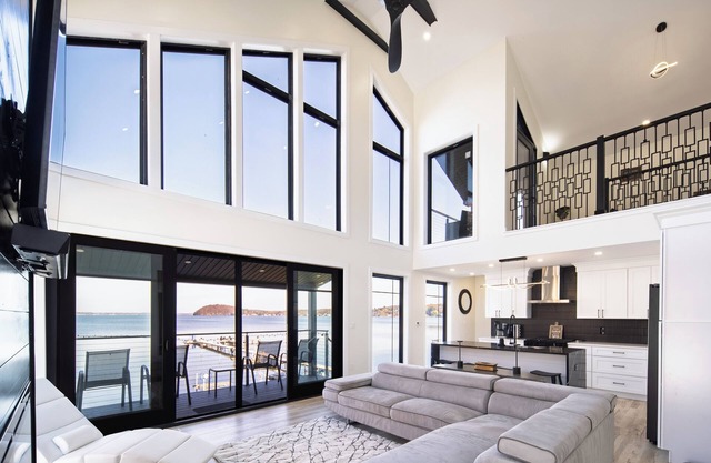 Luxury Waterfront & Lake Access