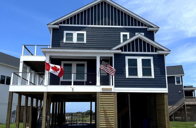 Luxury Waterfront 5BR/5BA {Private Pool & Tiki Bar + Elevator}