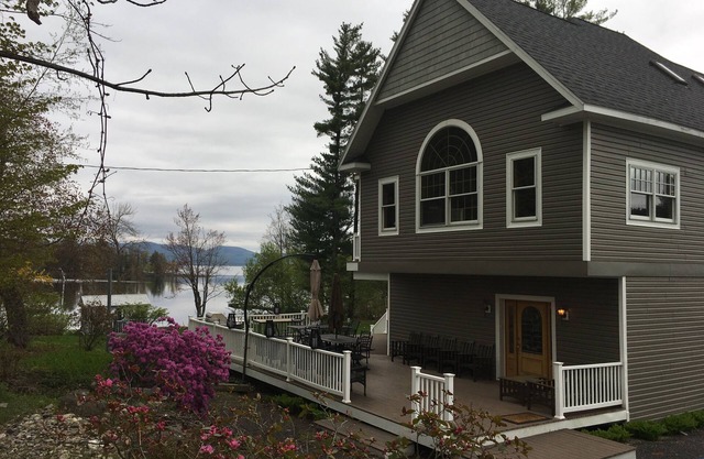 'Luxury' Waterfront Home - 30 Minutes from Downtown Saratoga