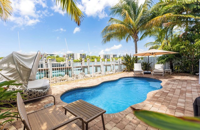 Luxury waterfront Home, Pool, Boat Slip, Bikes, Discounts Available thru Jan 31