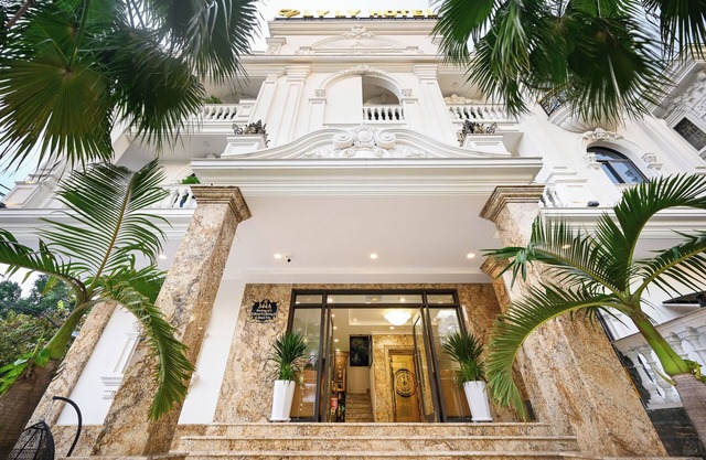 Ly Ly Hotel 2