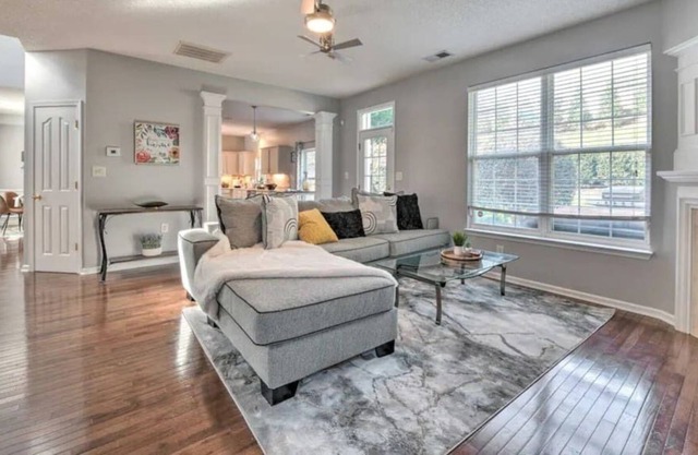 M&M's Suburban Retreat w/Hot Tub