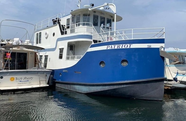 M/V Patriot: Amazing Houseboat Water Front Views!!