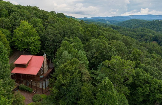 Ma's Sunset Escape - 3BR between Boone and West Jefferson! Pet friendly, year-round views!