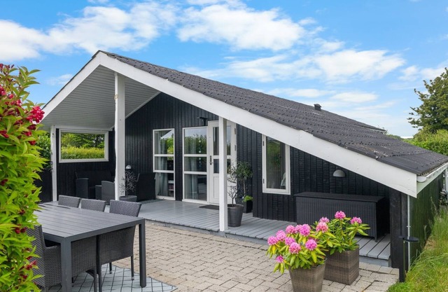"Maaria" - 400m from the sea by Interhome
