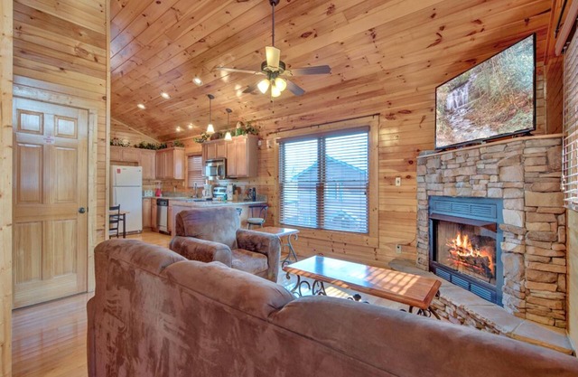 Magic Moments II | Heart-Shaped Jacuzzi, Pool Table, Private Hot Tub!