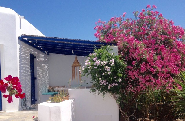 MAGICAL ORNOS-ORNOS BEACH HOUSE/BEACH 1' WALK, TOWN 2 KM