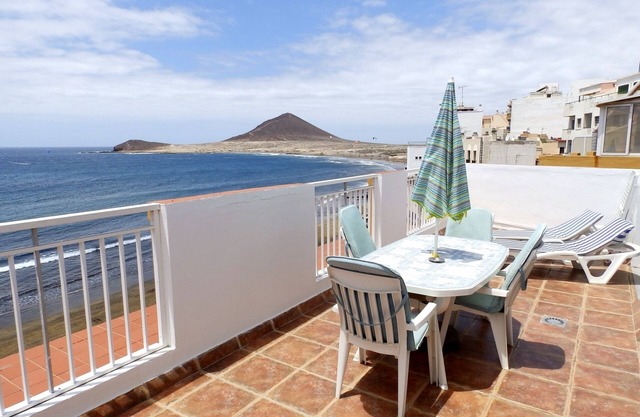 Magnific Beachfront Penthouse in El Medano with wifi