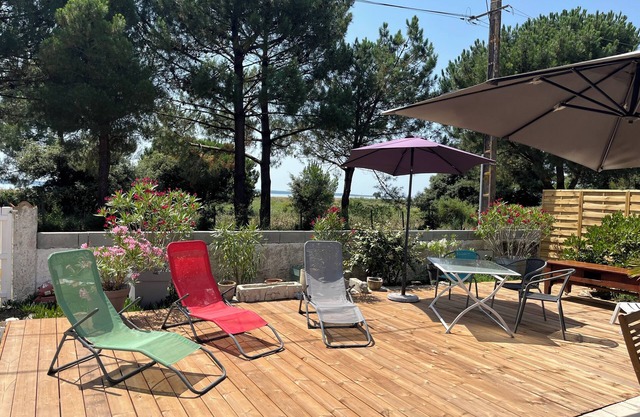 MAGNIFICENT SEAFRONT VILLA WITH GARDEN AND TERRACE