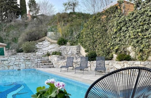 Magnificent villa with all mod cons, heated swimming pool.