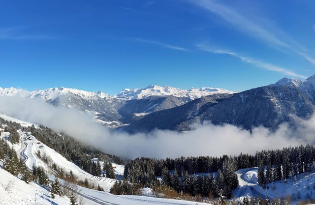 Magnificent 4-bedroom duplex at the foot of the slopes with magnificent view and swimming pool