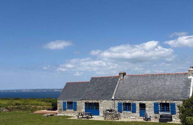 Magnificent Breton farmhouse set in an exceptional location in Cap de la Chèvre!