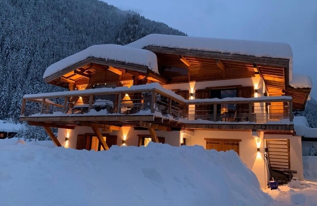 Magnificent Chalet with Jacuzzi and private garden