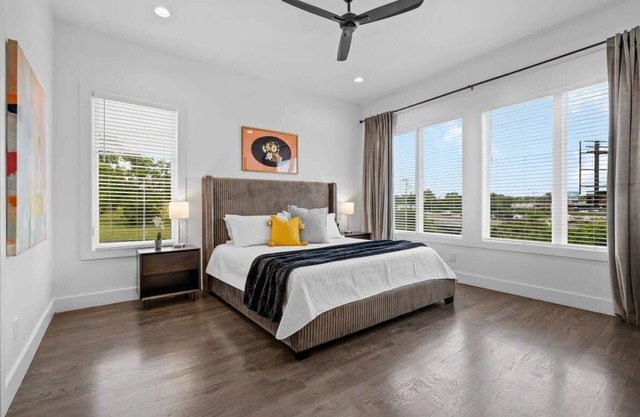 Magnificent Home - 1 King /6 Queen Beds + Balcony