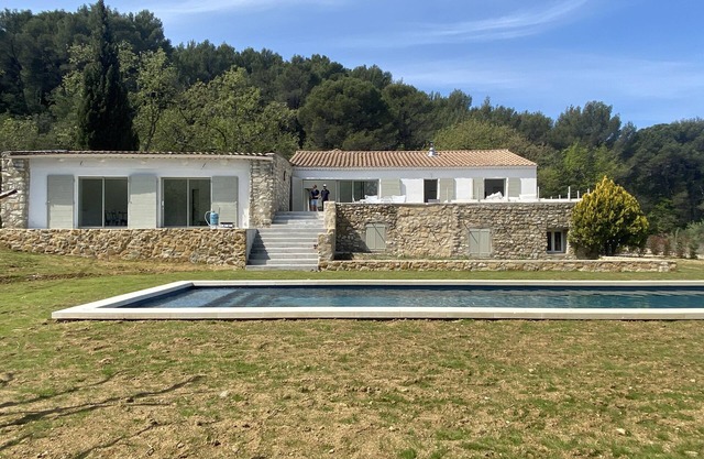 Magnificent house 700 m from Château de Lourmarin