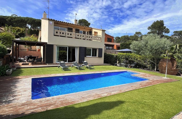 Magnificent house in Begur with private pool and garden