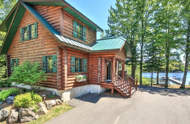 Magnificent Log Home located on the sandy shores of Lost lake!
