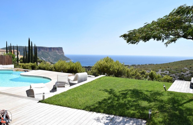 Magnificent luxury villa overlooking Cap Canaillle