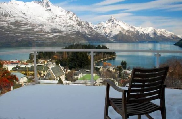 Magnificent mountain and lake view villa