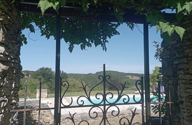 Magnificent residence in exceptional Dordogne location, pool, views, park,