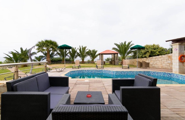 Μagnificent view of the sea while enjoying your swim in the private pool