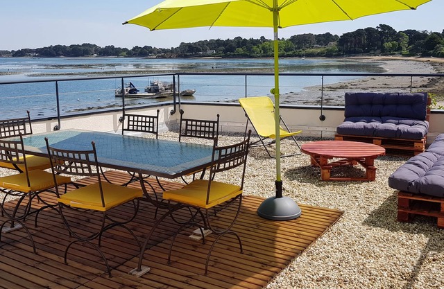 Magnificent view, sleeps 12, waterfront, roof-top terrace, sauna