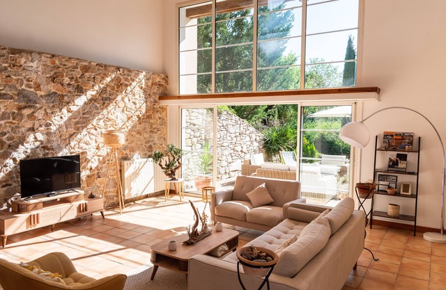 Magnifique Maison Darchitecte au Charme Atypique Dans un Écrin de Verdure
