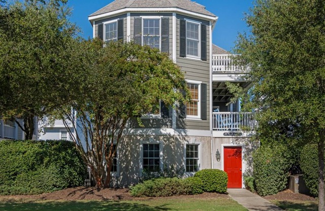 Magnolia: Private gated community with olympic size pool, tennis court. Relax in