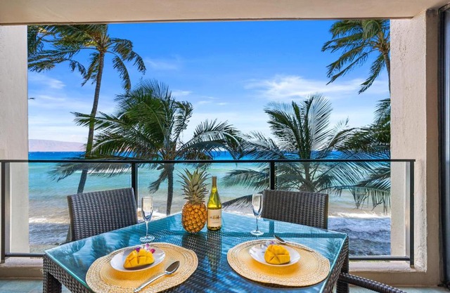 Mahana 307 · MA 307 OceanFront Condo w Pool AC