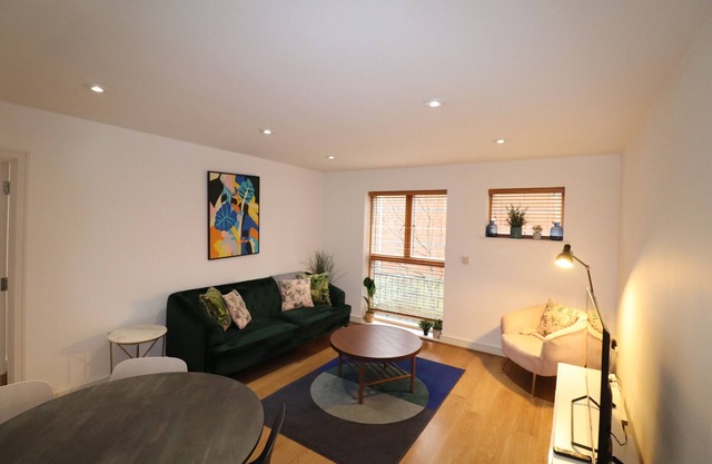 Maidenhead - Stylish & Modern Two Bedroom Apartment