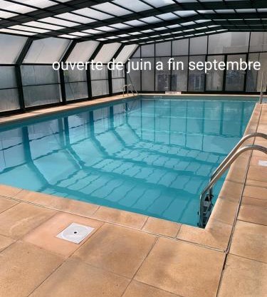 Mailh- Massibé T2 5 pers climatisation piscine couverte linge de maison inclus parking jardin clos