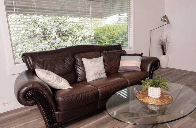 Main Floor 3BR Suite in Varsity| Bright & Spacious