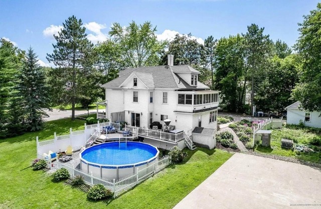 Maine Lakehouse Retreat with pool