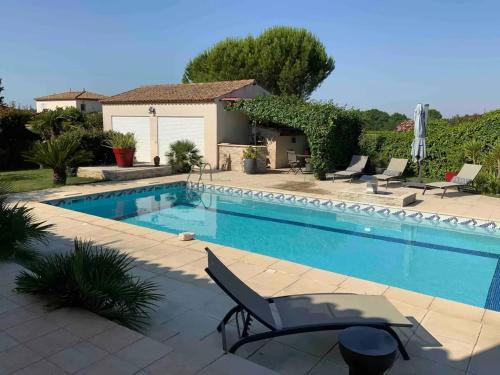 Maison agréable avec piscine à Entre-Vignes