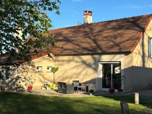 Maison avec jardin clos, à quelques pas de la forêt de Tronçais