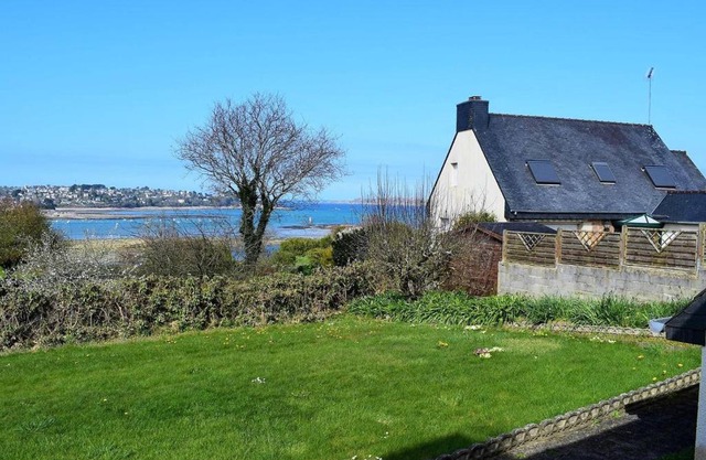 Maison avec jardin clos à louer à Louannec, à proximité de la mer - FR-1-368-65