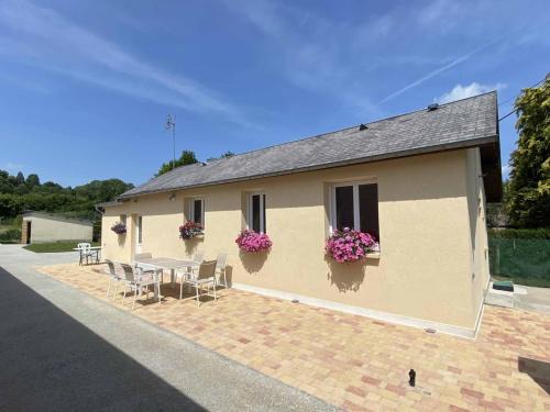 Maison avec Terrasse et Jardin à Gacé - FR-1-497-247
