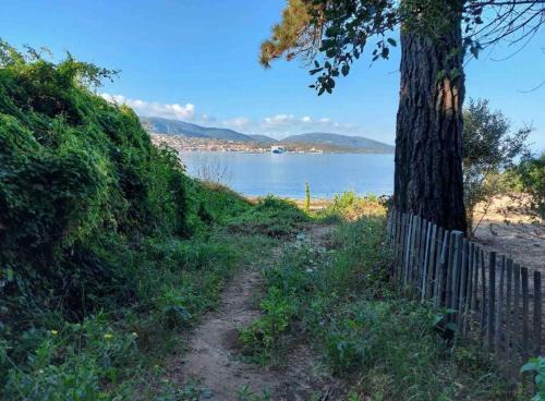 Maison chaleureuse accès privé à la plage