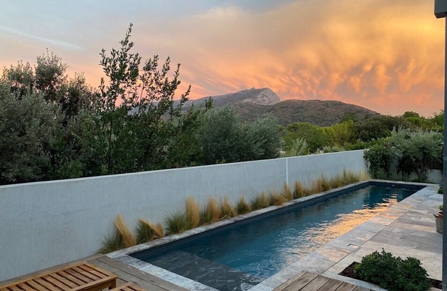 Maison Dans Hameau au Pied de Sainte Victoire Vue Exceptionnelle Piscine Jacuzzi