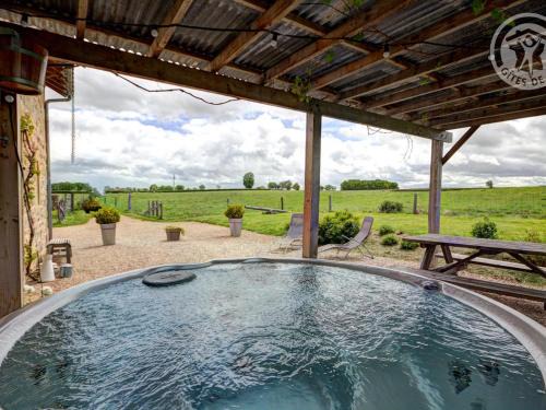 Maison de Charme avec Piscine et Spa au Coeur de la Nature - FR-1-496-7