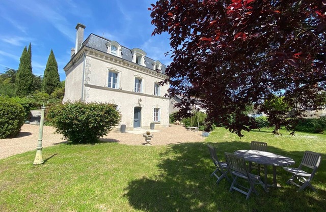 Maison de Maître in Azay-le-Rideau, a 10-minute walk from the château and town center