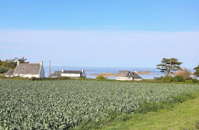 Maison de pecheur en pierres bord de mer 300 m