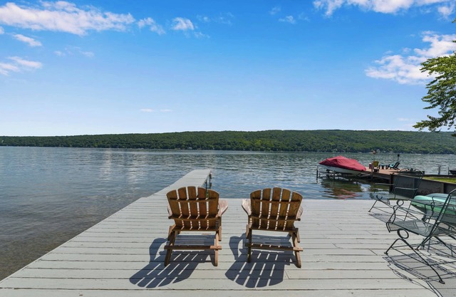 Maison Du Lac: Great Level Lakefront on Keuka Lake!