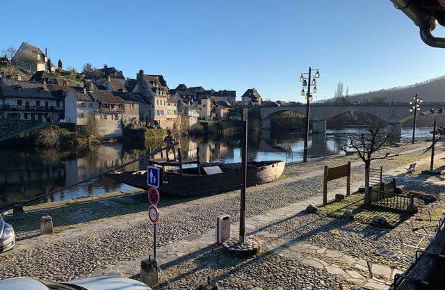 Maison en pierre sur les Quais de la Dordogne
