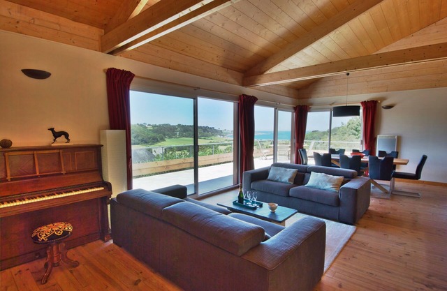 Maison Falaizou. A beautiful spacious house with spectacular sea-view!