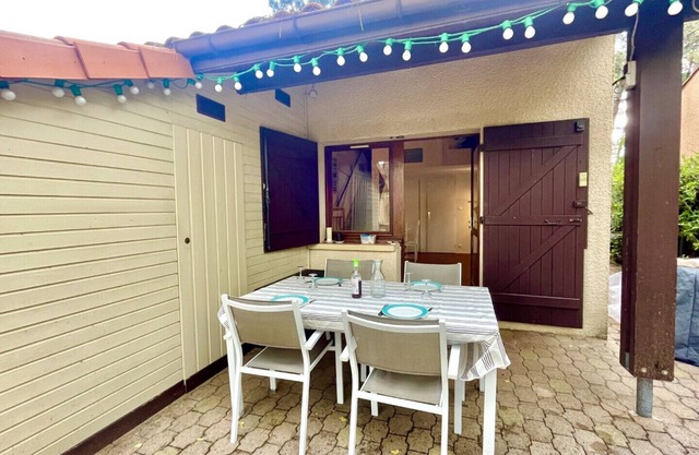 Maison jumelée dans un groupe d'habitations avec deux chambres et grande terrasse extérieure - 486874