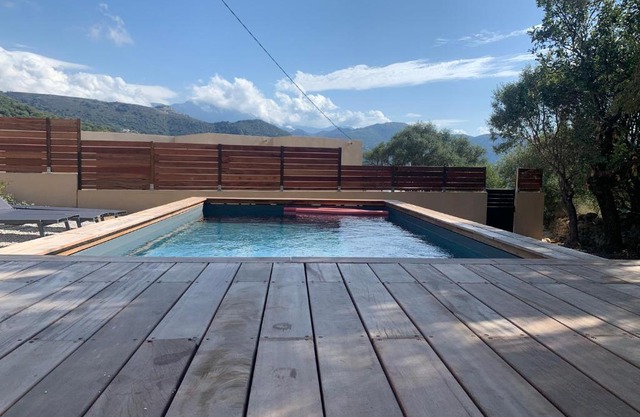Maison neuve avec piscine
