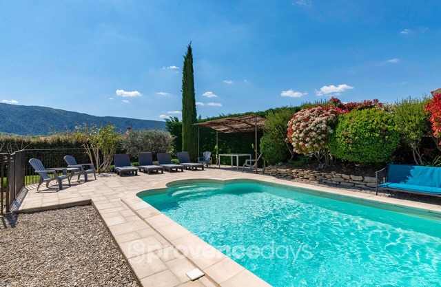 Maison Vaucluse - Provencal villa for 8 with pool and views and walk to village