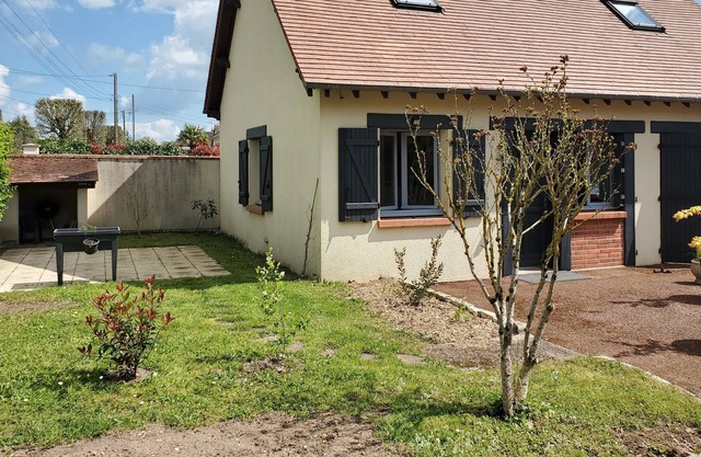 Maisonette with garden, close to shops and the castle of the fountain.